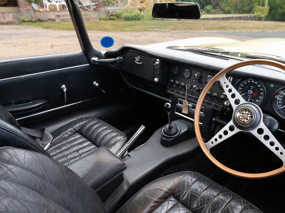 Image 15/40 de Jaguar Type E 4.2 (1966)