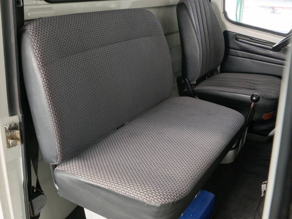 Image 33/43 of Mercedes-Benz T1 208 (1981)