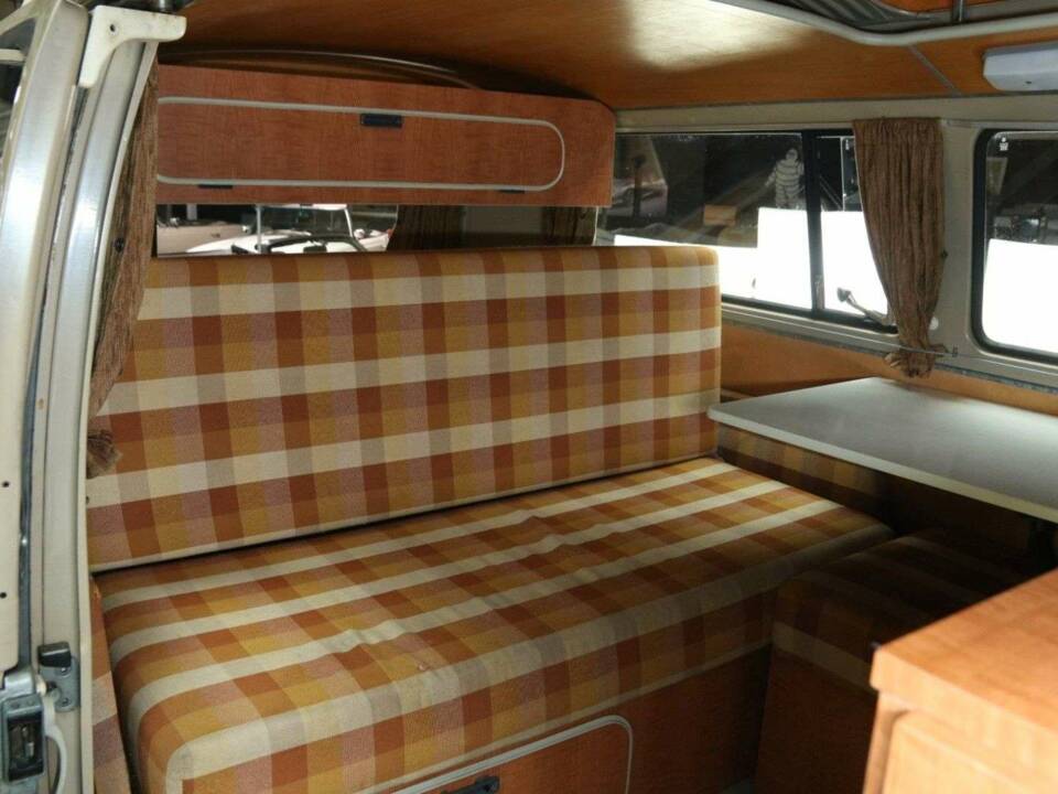 Immagine 26/50 di Volkswagen T2a Westfalia (1969)
