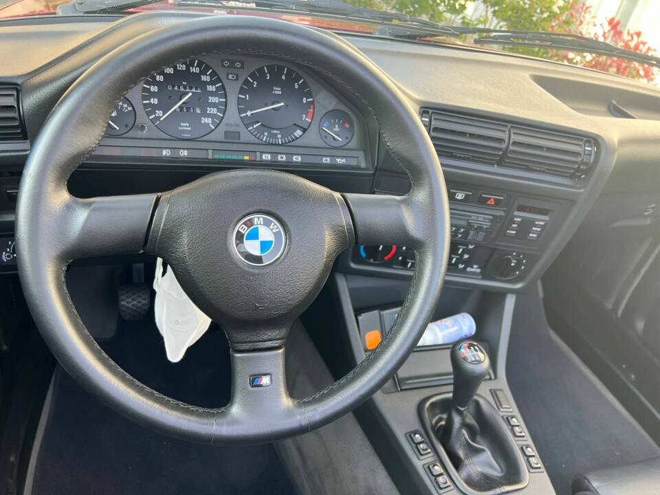 Immagine 1/4 di BMW 320i (1993)