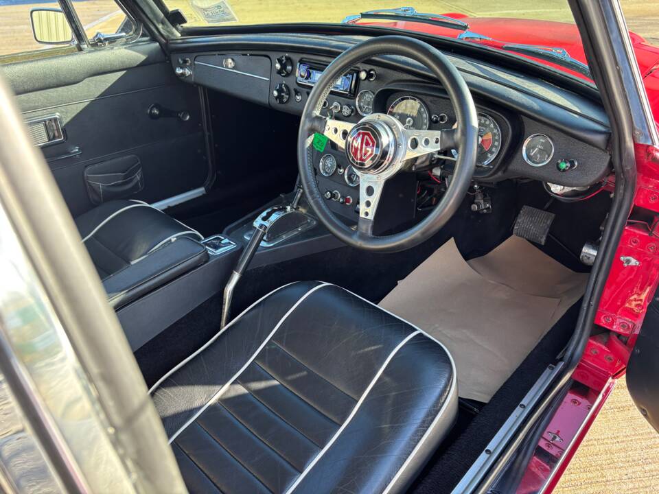 Afbeelding 29/39 van MG MGC GT (1969)