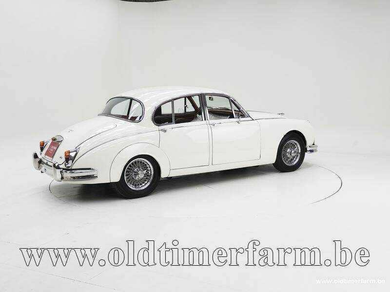 Image 2/15 of Jaguar Mk II 3.8 (1962)