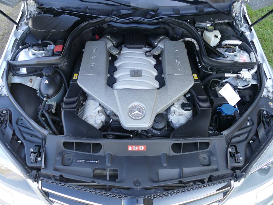 Imagen 18/18 de Mercedes-Benz C 63 AMG T (2010)
