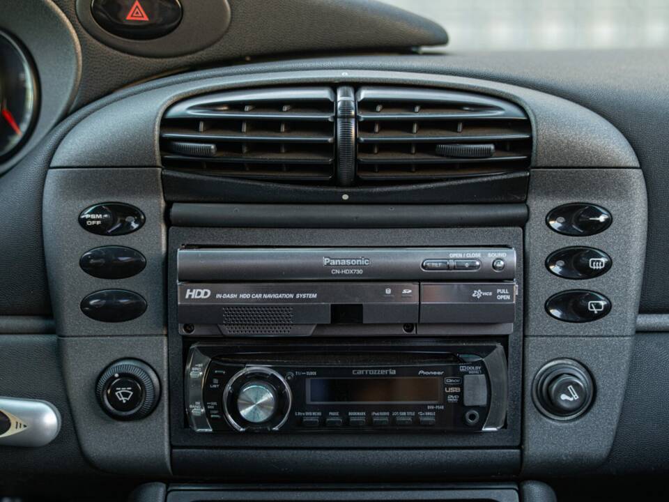 Image 30/50 of Porsche 911 Carrera 4 (1999)