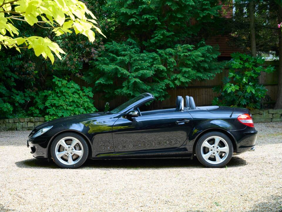 Image 35/50 of Mercedes-Benz SLK 350 (2004)