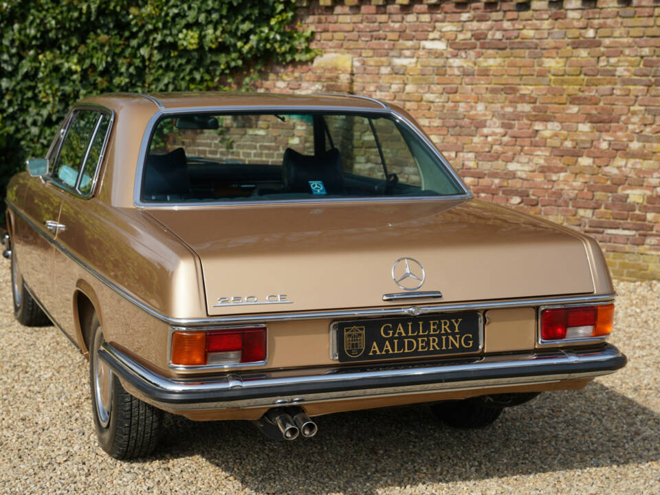 Image 28/50 of Mercedes-Benz 250 CE (1972)