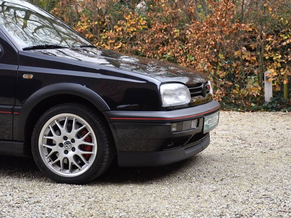 Image 16/41 de Volkswagen Golf III 2.0 GTI &quot;Edition&quot; (1997)