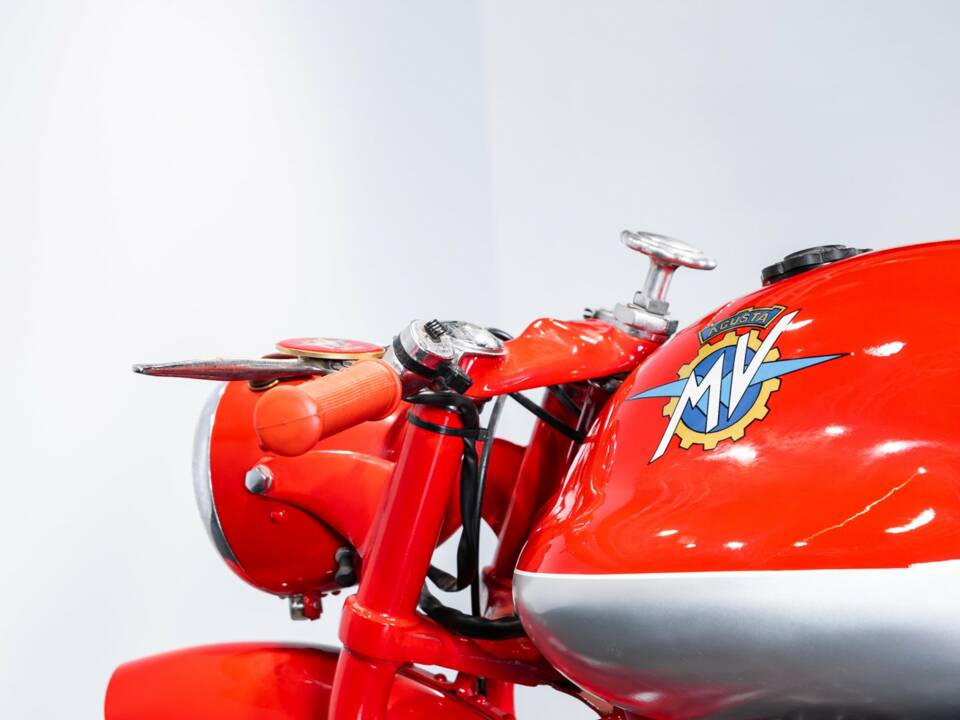 Image 8/48 of MV Agusta DUMMY (1957)