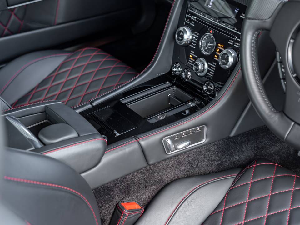 Afbeelding 41/69 van Aston Martin DBS (2012)