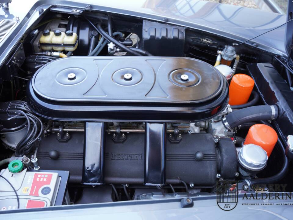 Image 11/50 de Ferrari 330 GT 2+2 (1965)