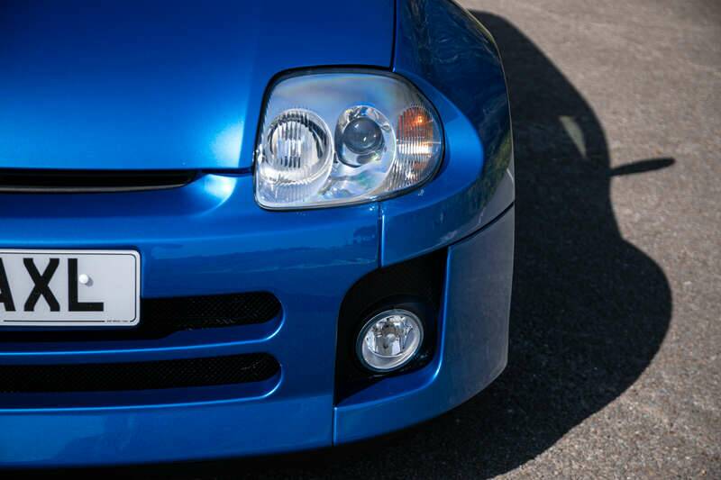 Image 12/34 of Renault Clio II V6 (2002)