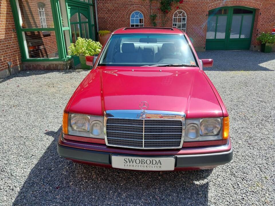 Image 6/15 of Mercedes-Benz 230 E (1990)