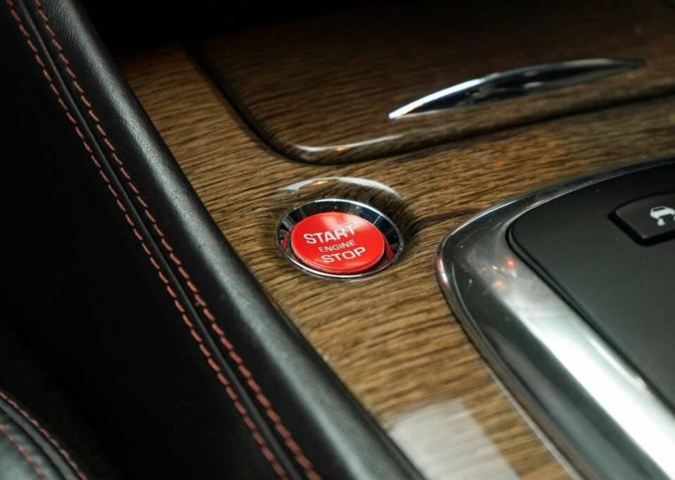 Image 43/46 of Jaguar XKR (2008)