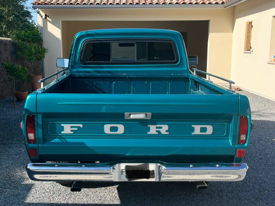 Image 4/12 of Ford F-100 (1972)
