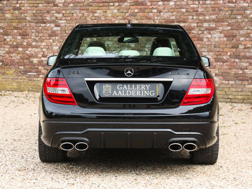 Image 34/50 of Mercedes-Benz C 63 AMG (2012)