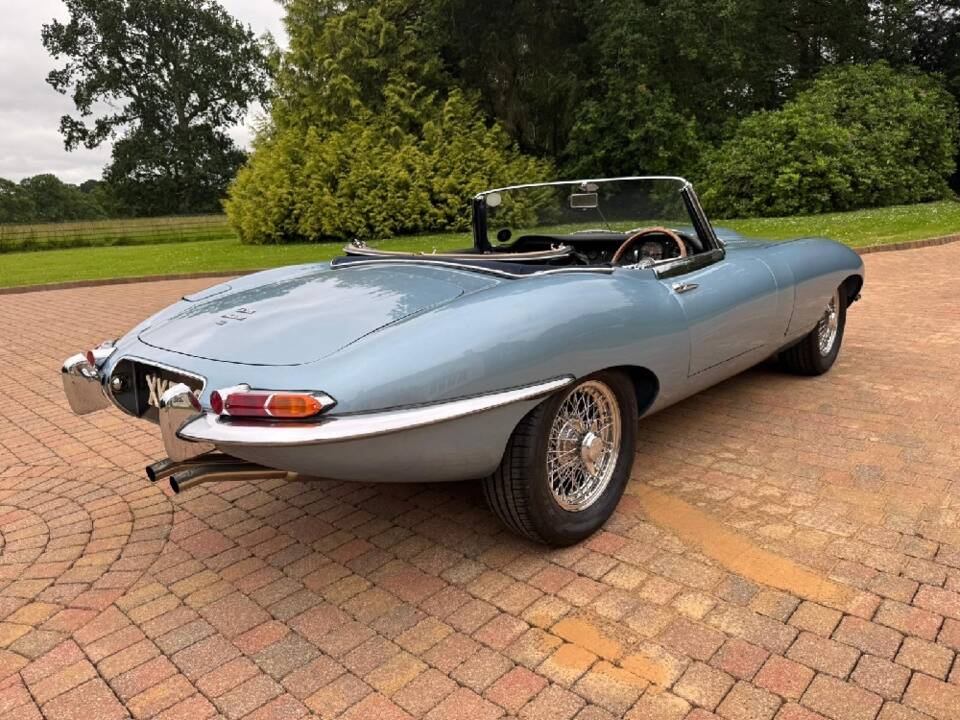 Image 14/15 de Jaguar Type E 4.2 (1965)