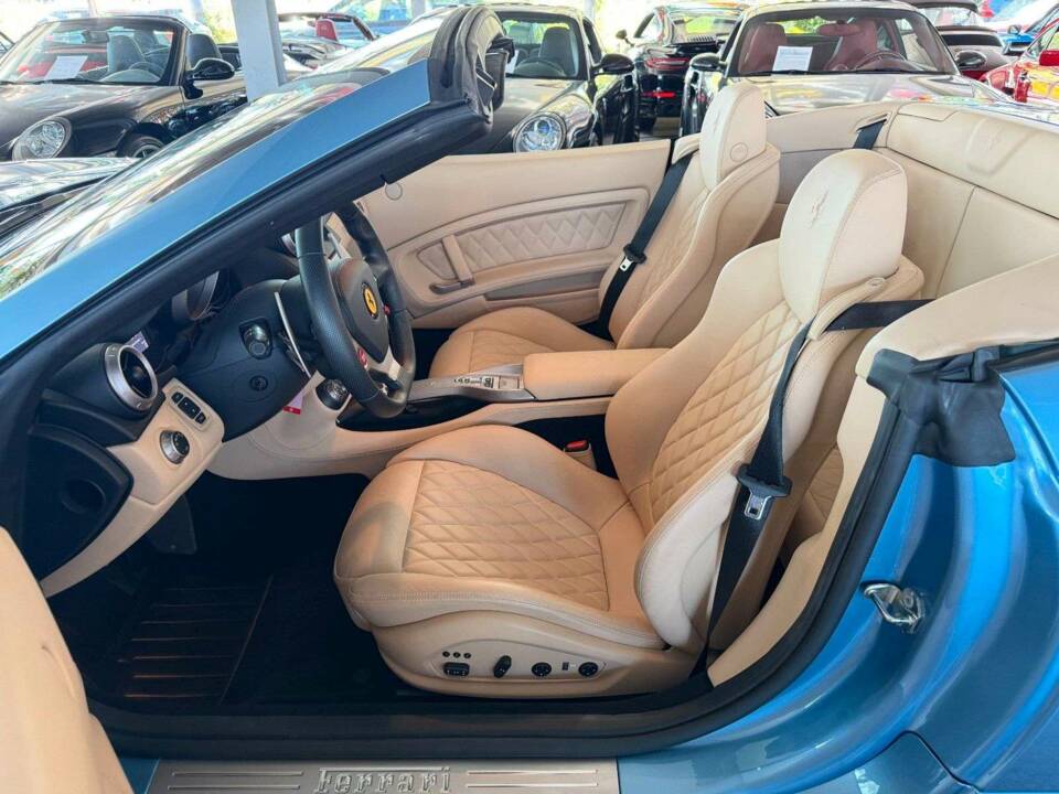 Immagine 13/42 di Ferrari California (2011)