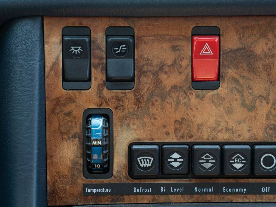 Image 32/50 de Mercedes-Benz 380 SEC (1982)