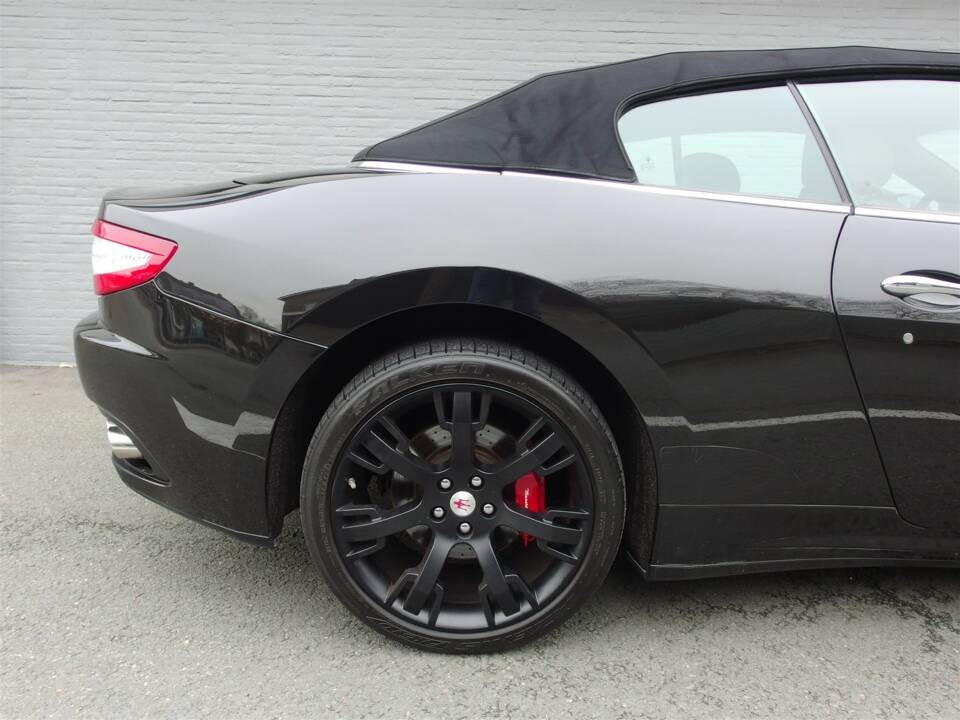 Immagine 9/93 di Maserati GranCabrio 4.7 (2010)