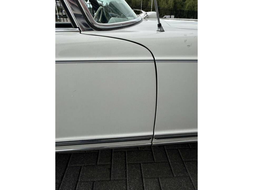 Image 18/50 of Mercedes-Benz 280 SL (1971)