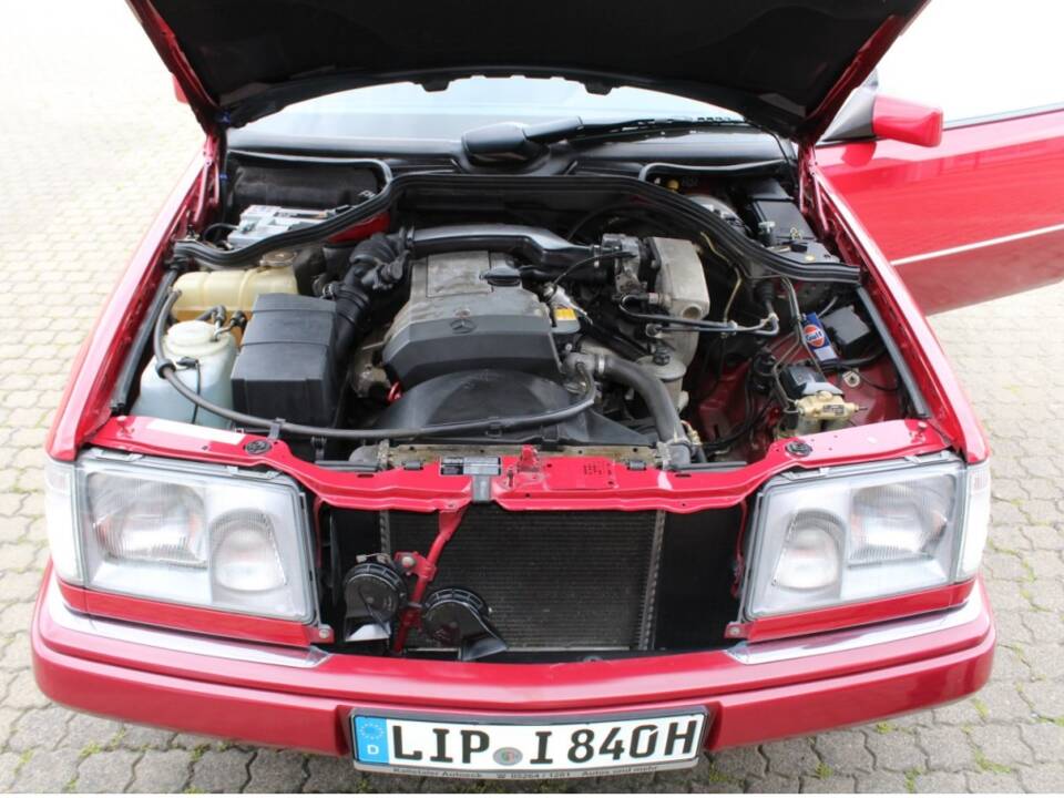 Image 7/14 de Mercedes-Benz E 220 (1994)