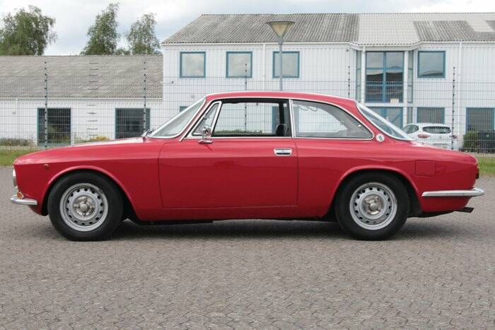 Afbeelding 2/7 van Alfa Romeo Giulia 1600 GT Junior (1976)