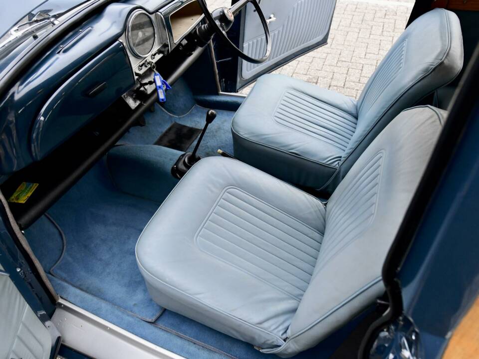 Image 27/50 of Morris Minor 1000 Traveller (1969)