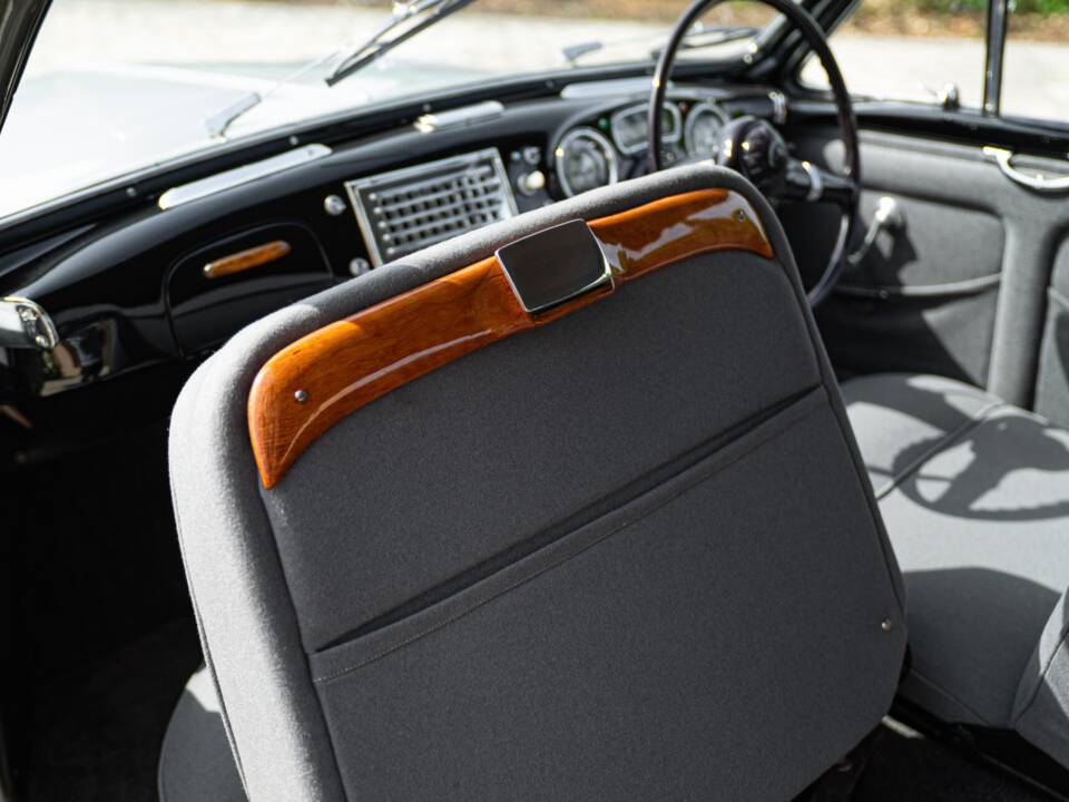 Image 29/50 of Lancia Augusta Ghia (1935)