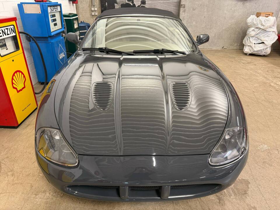 Image 4/21 of Jaguar XKR (1998)