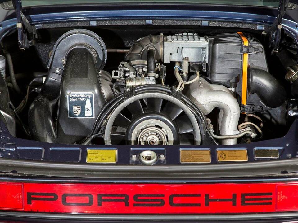 Image 19/20 of Porsche 911 Carrera 3.2 (1986)