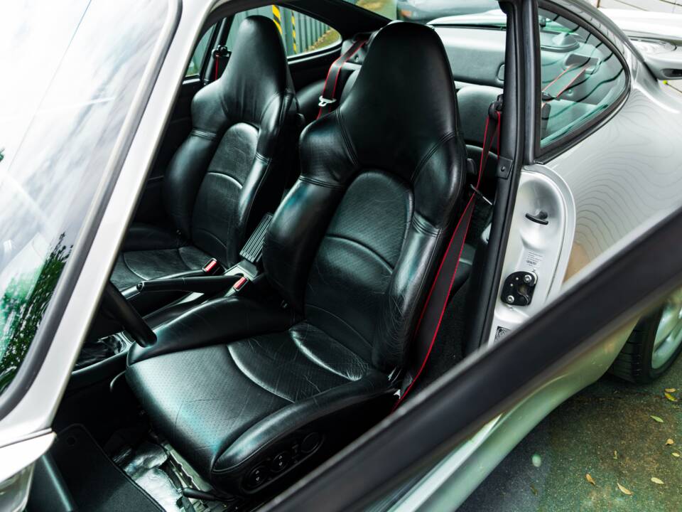 Bild 38/58 von Porsche 911 Carrera 4S (1996)