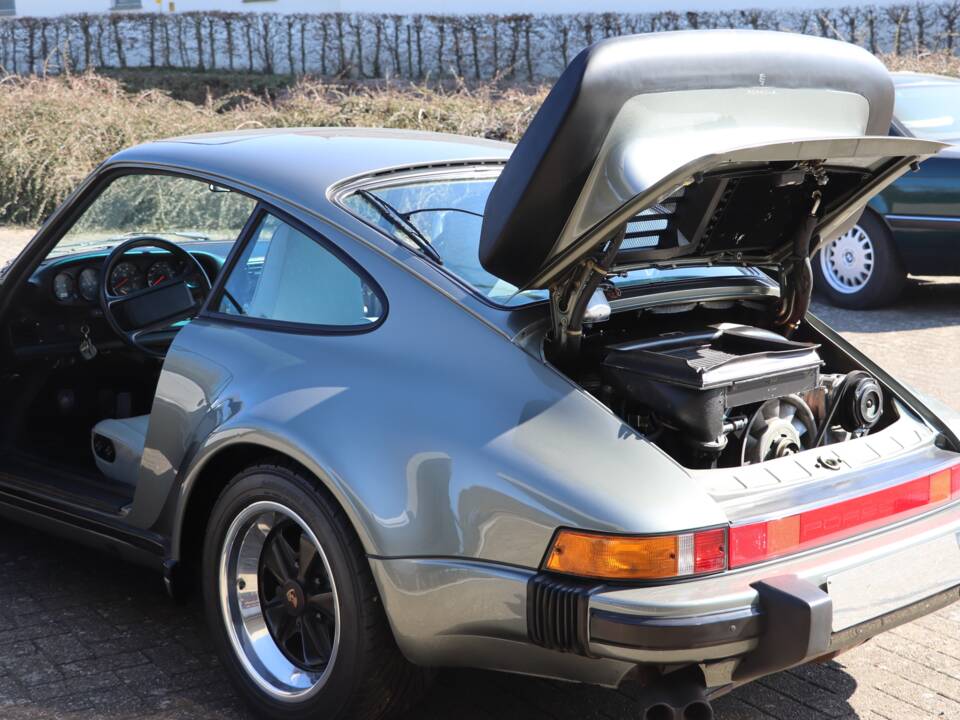 Imagen 46/52 de Porsche 911 Turbo 3.3 (1987)