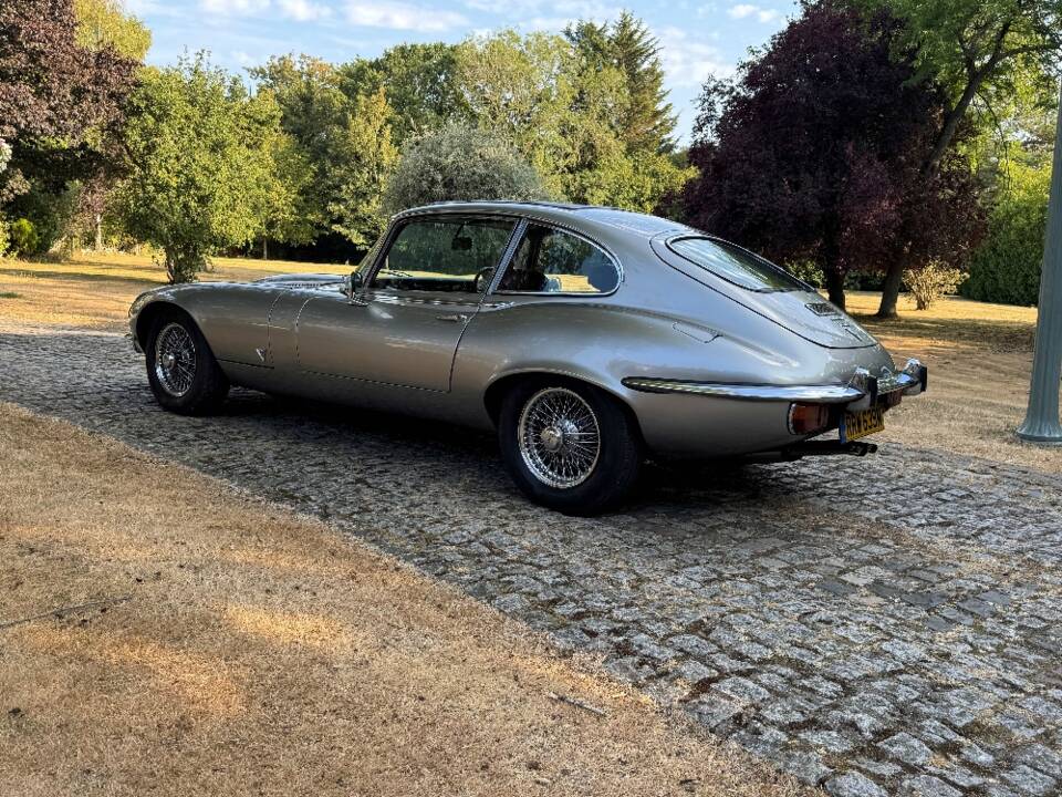 Afbeelding 15/30 van Jaguar E-Type V12 (2+2) (1974)