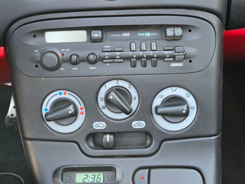 Immagine 20/34 di FIAT Barchetta 1.8 16V (1997)