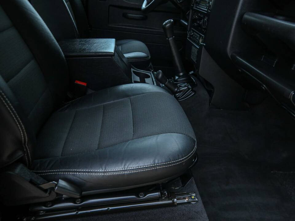 Obraz 46/50 pojazdu Land Rover Defender 90 (2013)