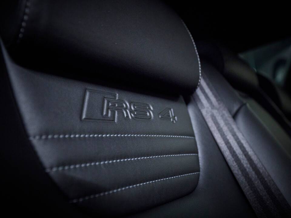 Image 54/95 of Audi RS4 Avant (2006)