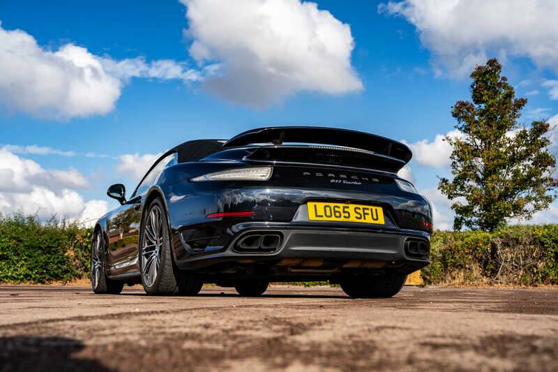 Immagine 35/50 di Porsche 911 Turbo (2015)