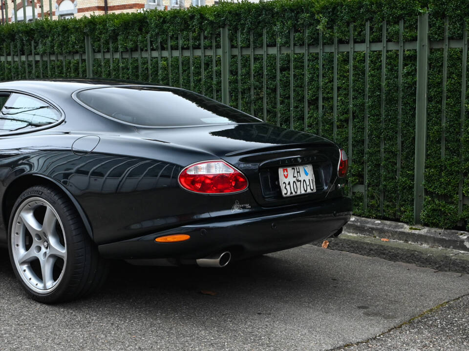 Image 23/51 of Jaguar XKR (2003)