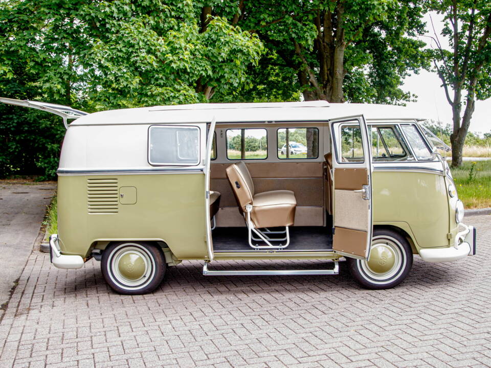 Image 3/8 of Volkswagen T1 minibus (1965)