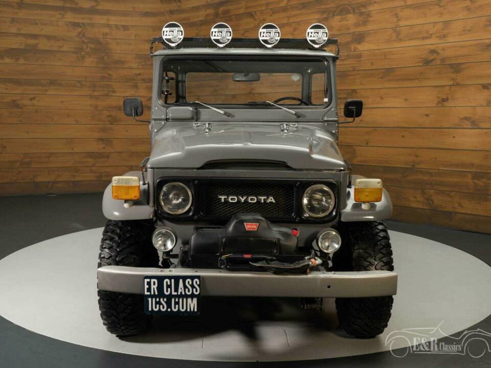 Image 5/19 de Toyota Land Cruiser FJ 45 (1976)