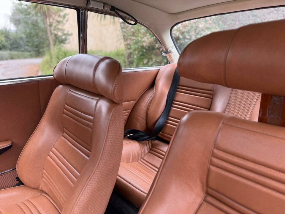 Image 13/53 of Alfa Romeo 1750 GT Veloce (1971)