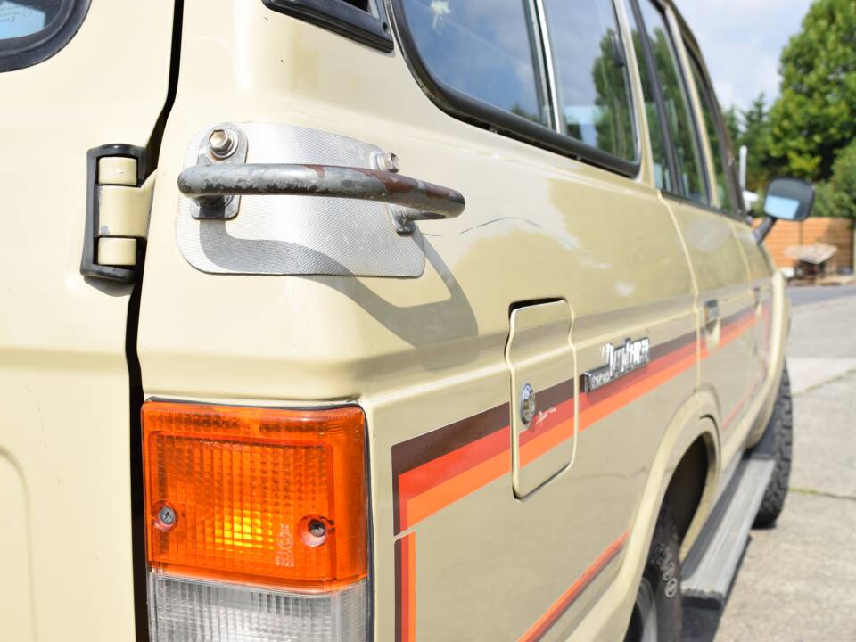 Image 7/24 of Toyota Land Cruiser FJ 60 (1984)