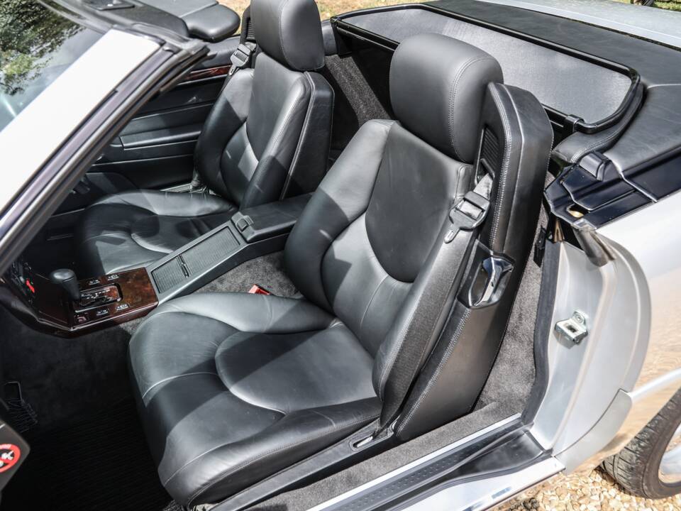 Image 25/43 of Mercedes-Benz SL 280 (2002)