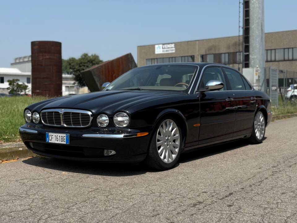 Image 1/9 of Jaguar XJ 8 4.2 (2003)