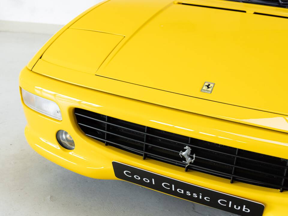Image 23/36 de Ferrari F 355 Berlinetta (1995)