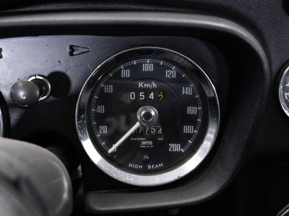 Bild 26/44 von MG MGB GT (1971)