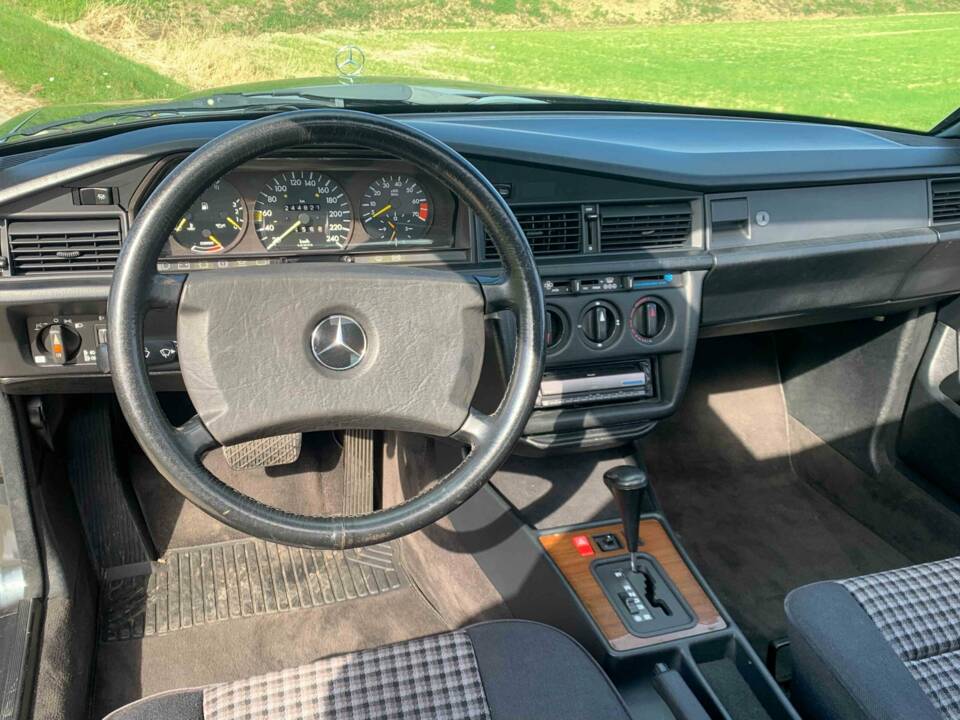 Image 5/5 of Mercedes-Benz 190 E 2.6 (1990)