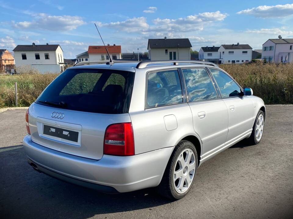 Image 6/50 of Audi S4 Avant (2001)