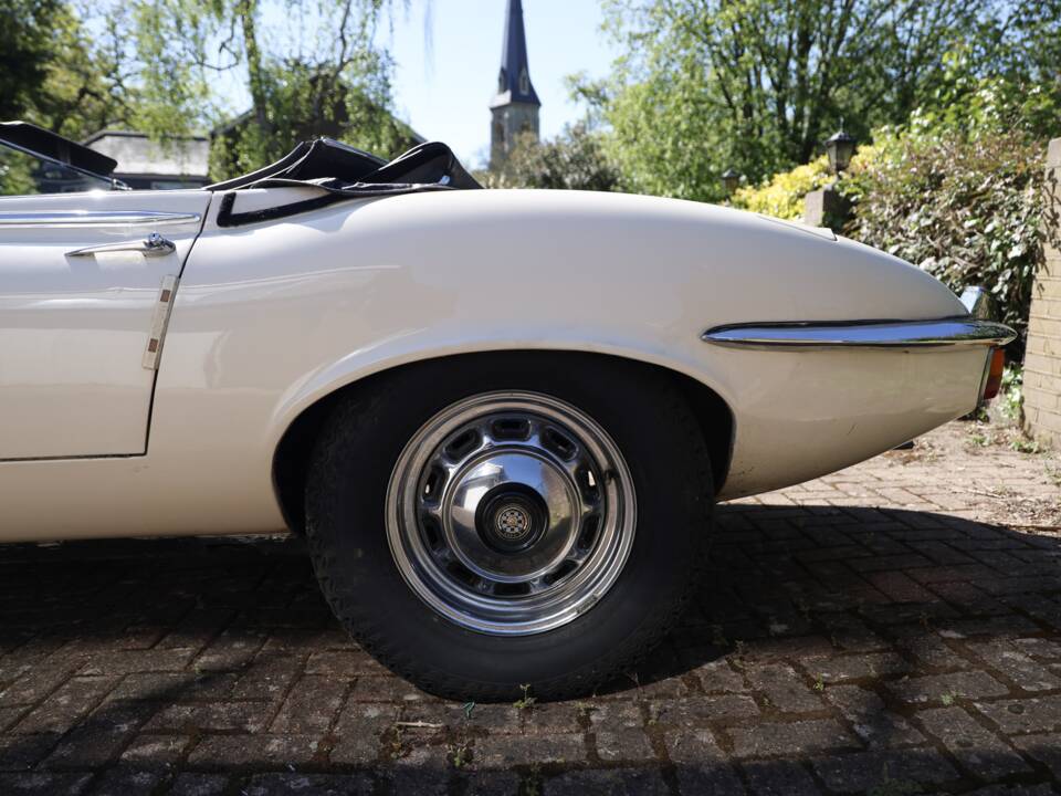 Image 24/50 de Jaguar Type E V12 (1972)
