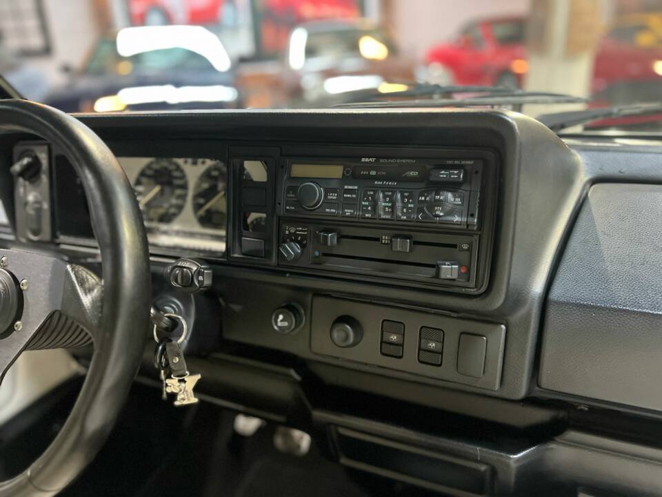 Immagine 20/68 di Volkswagen Golf III GTI 2.0 (1993)